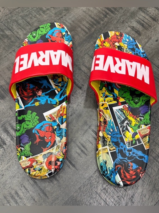Marvel Red Logo Comic-Print Slide Sandals